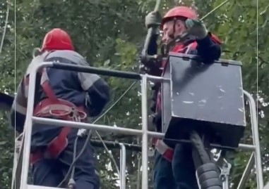 «Россети» восстановили электричество более чем у половины пострадавших от шторма жителей «Россети» восстановили электричество более чем у половины пострадавших от шторма жителей