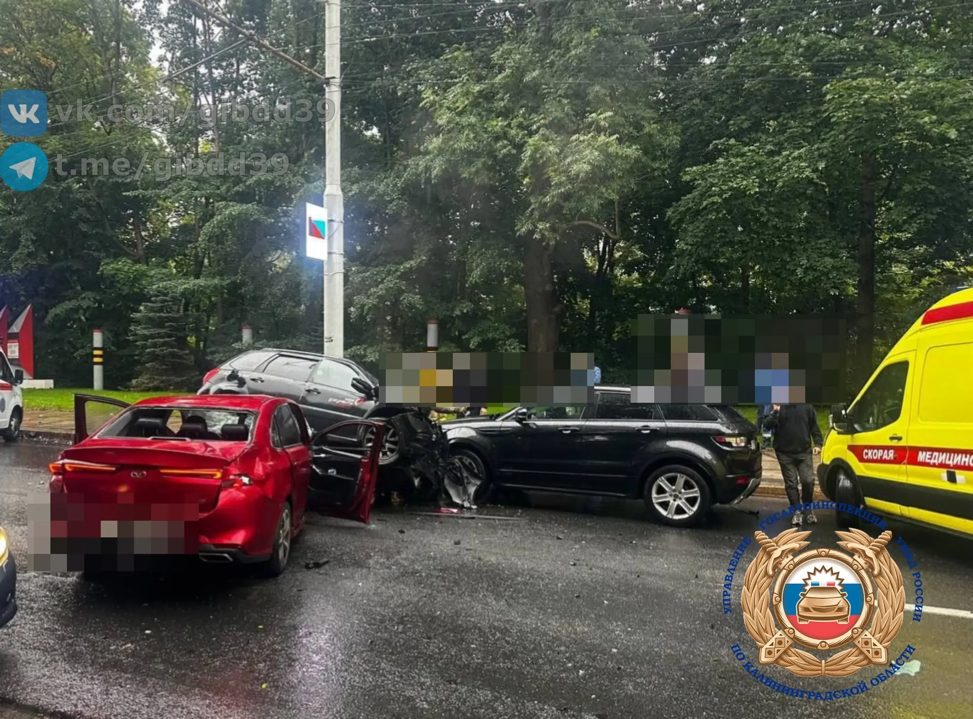 В массовом ДТП на Гвардейском проспекте пострадали три человека В массовом ДТП на Гвардейском проспекте пострадали три человека
