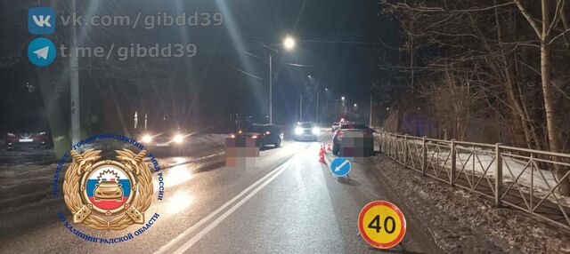 В Калининграде в аварии пострадал водитель «Мерседеса» В Калининграде в аварии пострадал водитель «Мерседеса»