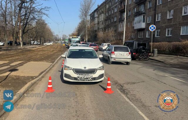 Калининградец попал под колеса авто на Аллее Смелых Калининградец попал под колеса авто на Аллее Смелых