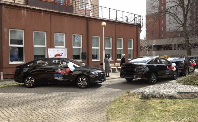 Алексей Беспрозванных вручил ветеранам СВО ключи от автомобилей Алексей Беспрозванных вручил ветеранам СВО ключи от автомобилей