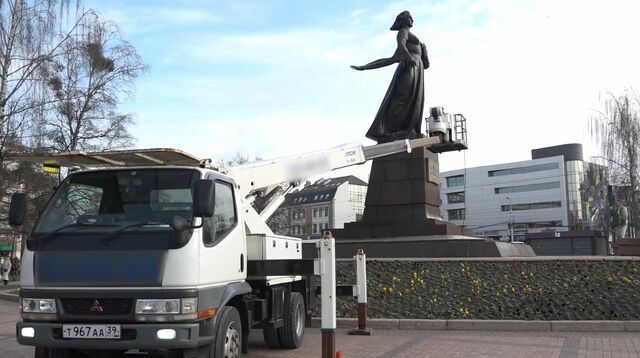 В Калининграде начали мыть городские памятники В Калининграде начали мыть городские памятники