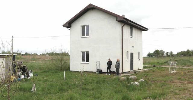 Вместо сада вокруг дома жительница Малинников получила «остров» Вместо сада вокруг дома жительница Малинников получила «остров»