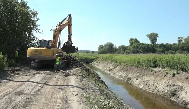 В Калининграде начали очищать реку Товарную В Калининграде начали очищать реку Товарную