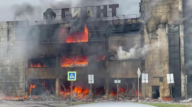 «Переглянулись и продолжили играть»: Клиенты ТЦ «Гиант» рассказали, как их пожар застал врасплох «Переглянулись и продолжили играть»: Клиенты ТЦ «Гиант» рассказали, как их пожар застал врасплох